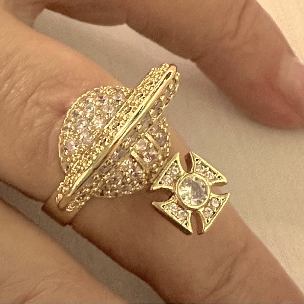 Vivienne Westwood gold tone crystal signature Orb logo Ring size 7